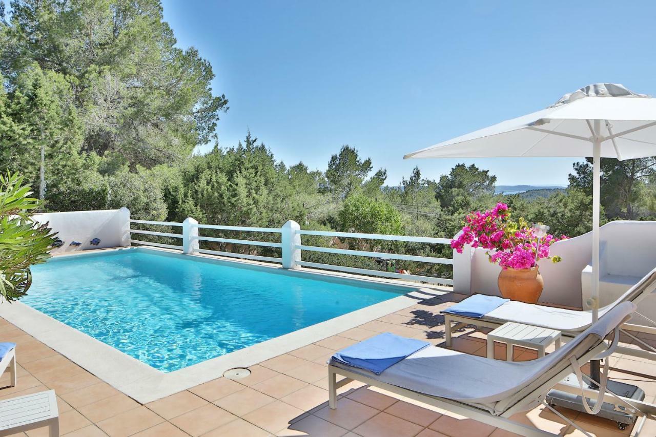Can Flores Villa *